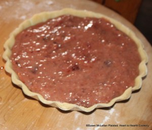 After the plums preserved in sugar have been mixed with egg yolks, cinnamon, cloves and melted butter for the receipt  (recipe) "To make a Plum-taert" place them in your crust.