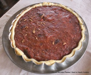 After the receipt (recipe) "To make a Plum-taert" has been baked in the bake kettle without an upper crust then sprinkle with Cinnamon and it is ready for the table.