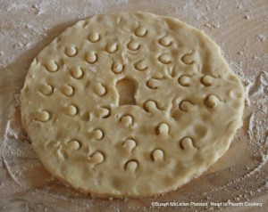 The fine paste cut cover made in the form of the specific lid design of Robert May (1685) for Gooseberry Tart.  This cover is for his receipt (recipe) "To bake preserved Gooseberries in pies".
