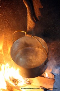 The step of bringing water to a boil is rare for me to post  in a receipt (recipe), But this picture of the water just coming to a boil with a ratchet trammel I love so thus I am posting the very first step in the receipt for Green Peas Tart which is to boil water.