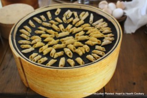After each pipe is rolled for the receipt (recipe) Maccaroni, the pipe is placed on a sieve to day.