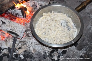 After the cooked pipe macaroni has been mixed with a gill of cream and butter rolled in flour for the receipt (recipe) Maccaroni boil it.