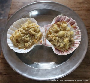 After the receipt (recipe) Stewed Salsify was baked in a bake kettle in scallop shells, they were served two per pewter plate symmetrically on the table.