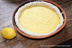 After the grated lemon rind of three lemons and juice of one are added for the receipt (recipe) Lemon Tart, the mixture of butter, sugar, egg yolks and lemon was ready to be put in the paste (pastry crust).