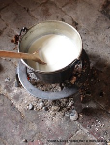 For the receipt (recipe) To make a White Pot boil a quart of cream with large Mace and then let it stand until it is almost cold.  