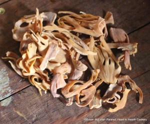 The next gravy ingredient after the white wine vinegar and capers for the receipt (recipe) To roast a Shoulder of Mutton are five to six blades of Mace. Mace is the covering of the seed (aril) that will mature to a nutmeg. The covering is scarlet red when harvested and dries to color pictured. The entire aril when dried is called a blade of mace. And yes this mace is the same ingredient used for the self-defense spray-mace.