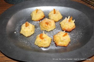 After the receipt (recipe) To make Pretty Little Cheesecurd Pudding is baked in patty-pans, turn them out into a Dish, cut Candied Orange-peel into little narrow Bits, about an Inch long, and blanch Almonds cut in long Slips, stick them here and there on the Tops of the Puddings, just as you fancy; pour melted Butter with a little Sack in it into the Dish, and throw fine Sugar all over the Puddings and Dish.  They make a pretty Side-dish.