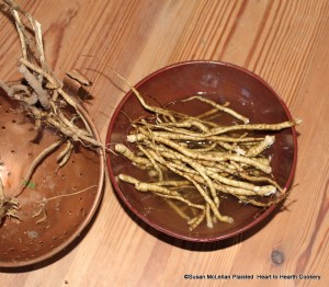 The perennial skirret (Sium Sisarum) is related to carrots and parsnips but has multiple thin white roots that have a natural sweetness.  The next receipt (recipe) is from The English Art of Cookery, 1788 - Skirret Fritters.