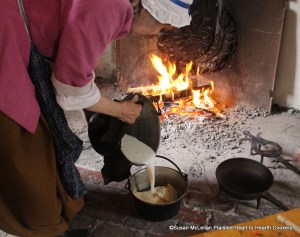 After the penny lofe has been sliced thin for the receipt (recipe) A plum puding Boyled poure to it boyling hot a pinte of good milke, cover it up close and let it stand awhile to soake.