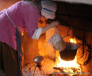 After the batter for the receipt (recipe), A plum puding Boyled, has been put in a cloath the ends of the cloth are tied together with linen twine to form a bag. The pudding bag is then carefully placed in a kettle of boiling water.