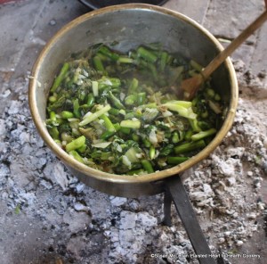 After the onions have been thrown in the stew-pan with the asparagus, endive and lettuce for the receipt (recipe) A Ragoo of Asparagus season them with a little pepper and salt, shake in a little flour, then pour in a half a pint of gravy, let them stew.