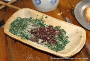 After the nutmeg is added to the spinach chopped small for the receipt (recipe) To make Spinach Toasts put in a handful of currants plump'd.