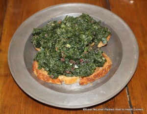 After the toast is buttered and laid on the serving dish for the receipt To make Spinach Toasts then lie on your spinach.  The spinach was stewed tender, chopped small, and both currants and nutmeg added.  