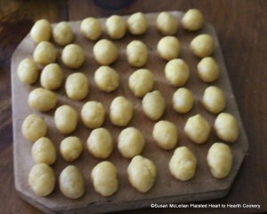 After the ingredients for the receipt (recipe) Fritters in the Italian Fashion have been made into a stiff paste make it into balls as big as a nutmeg or musket ball.